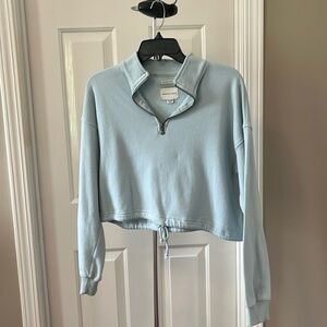 American Eagle cropped women’s blue sweatshirt